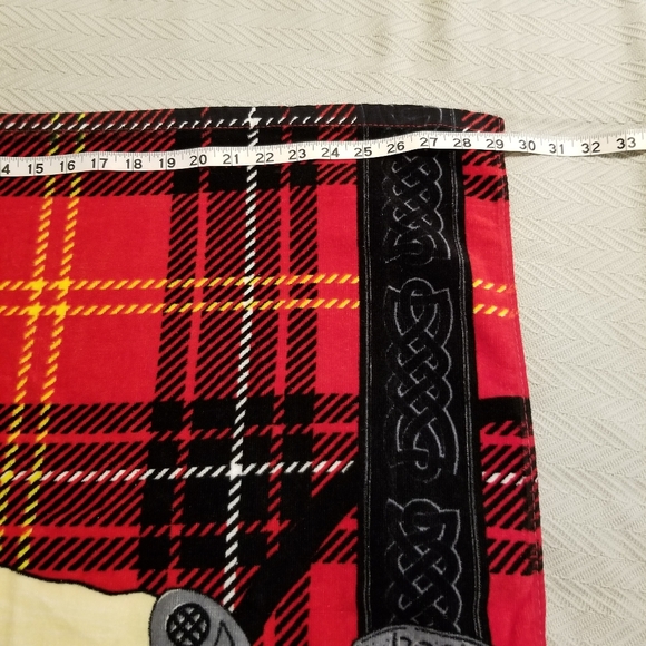 InstaKilt Red Scottish Tartan Kilt Beach Towel NWOT - Picture 8 of 9